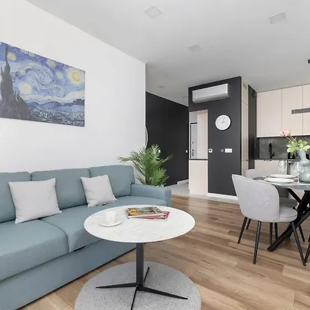 Stylish For 4 Guests With Balcony And Parking By Renters Prestige Катовице