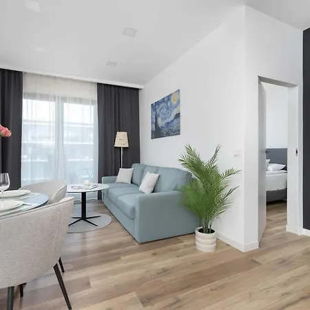 Stylish For 4 Guests With Balcony And Parking By Renters Prestige * Катовице