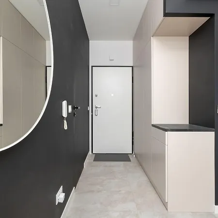 Stylish For 4 Guests With Balcony And Parking By Renters Prestige Катовице