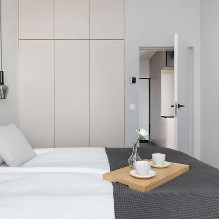 Stylish For 4 Guests With Balcony And Parking By Renters Prestige