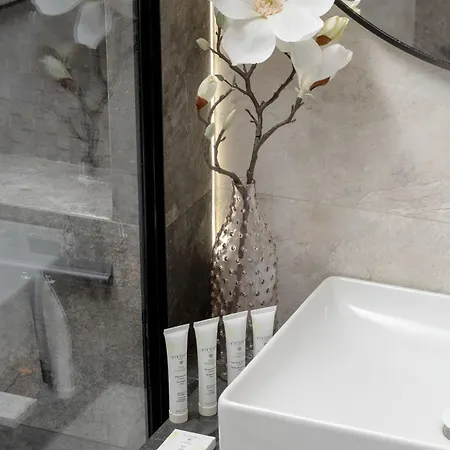 Stylish For 4 Guests With Balcony And Parking By Renters Prestige Апартаменты