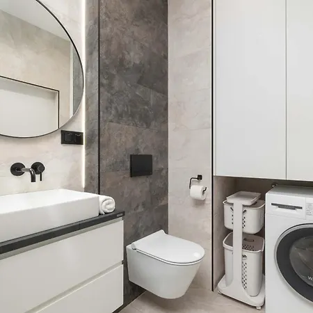 Stylish For 4 Guests With Balcony And Parking By Renters Prestige Апартаменты *